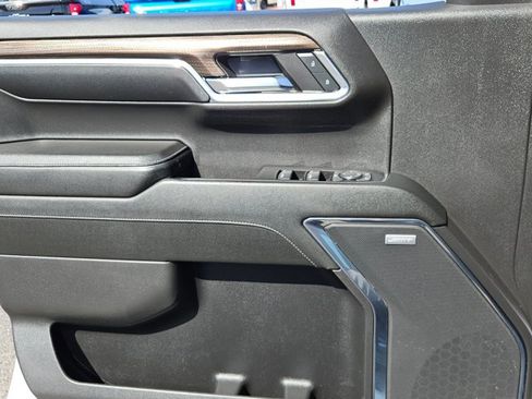 Used 2024 Chevrolet Silverado 1500 LT Trail Boss w/ Convenience Package II image 9