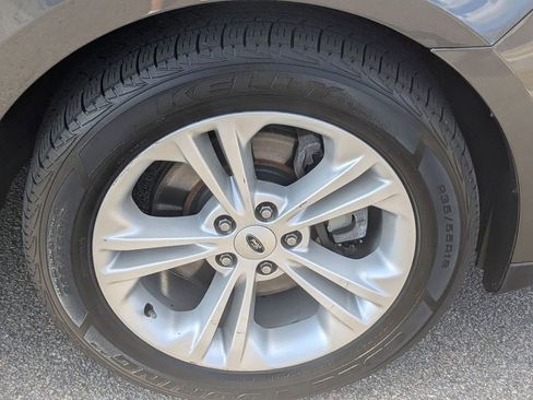 Used 2018 Ford Taurus SEL image 14