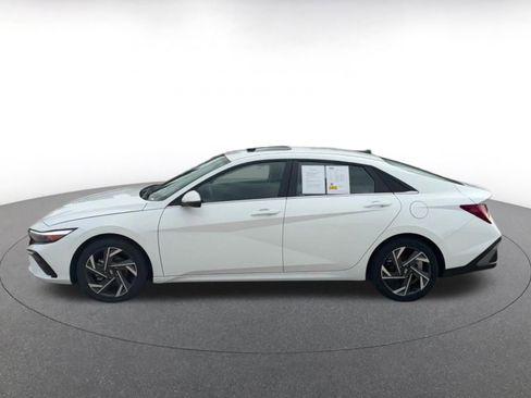 Used 2025 Hyundai Elantra Limited FWD image 9