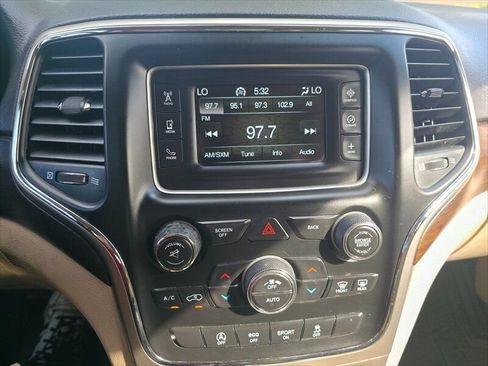 Used 2016 Jeep Grand Cherokee Laredo w/ Quick Order Package 23E RWD image 24