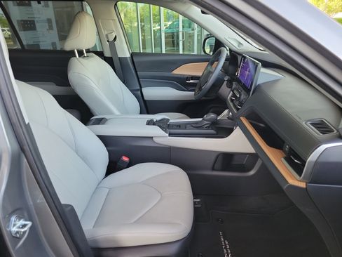Certified 2025 Toyota Grand Highlander AWD Hybrid image 33