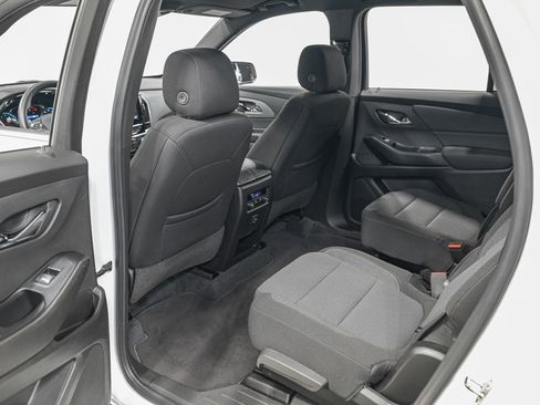 Used 2023 Chevrolet Traverse LT w/ Rear Camera Mirror Package image 26