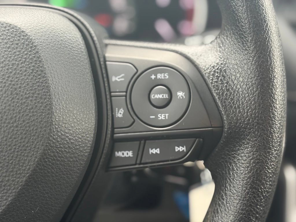 Used 2025 Toyota RAV4 LE AWD/4WD image 24
