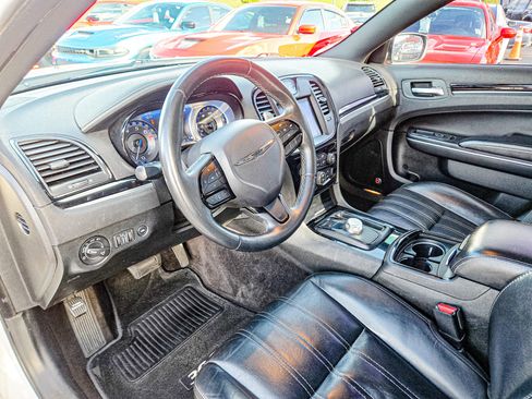 Used 2019 Chrysler 300 S image 9