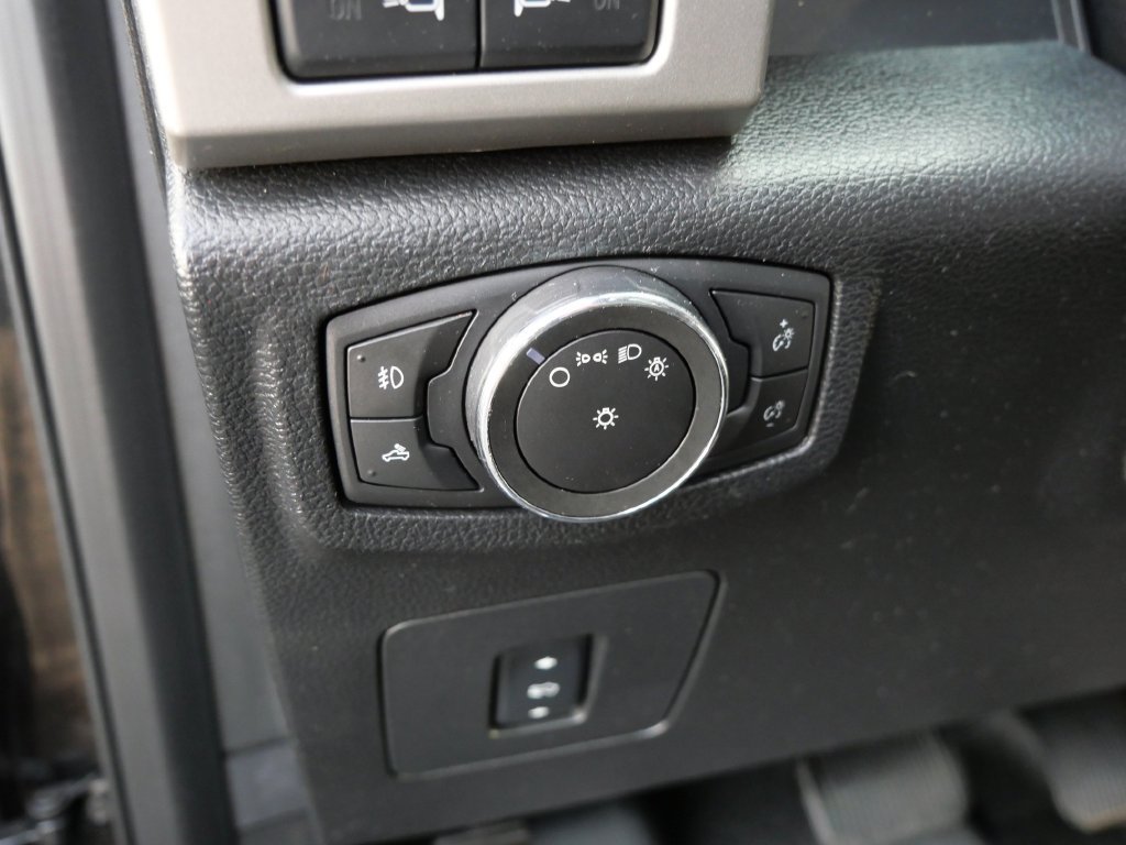 Used 2015 Ford F150 Lariat w/ Equipment Group 502A Luxury AWD/4WD image 14