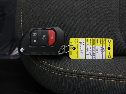 Used 2025 Jeep Wrangler Unlimited Sahara AWD/4WD image 7