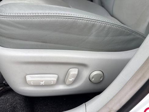 Used 2015 Toyota Prius Five FWD image 13