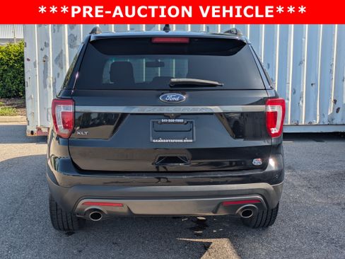 Used 2017 Ford Explorer XLT w/ Equipment Group 202A FWD image 6