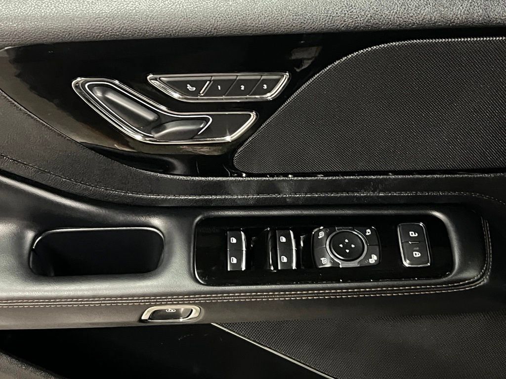 Used 2023 Lincoln Aviator AWD image 17