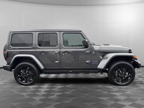 Used 2025 Jeep Wrangler Sahara w/ Safety Group image 6