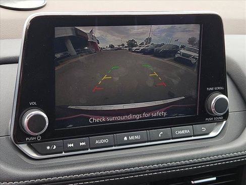 Used 2023 Nissan Rogue S FWD image 13