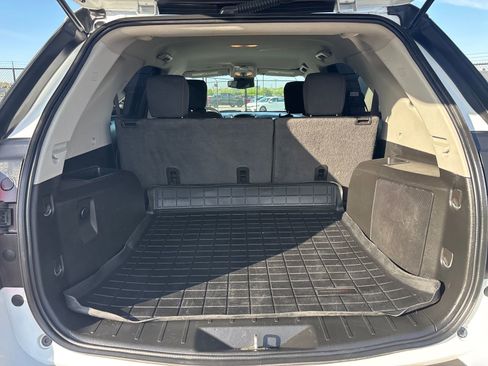 Used 2017 Chevrolet Equinox LT w/ Convenience Package FWD image 12