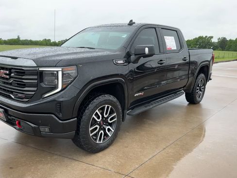 Used 2023 GMC Sierra 1500 AT4 w/ Technology Package AWD/4WD image 5