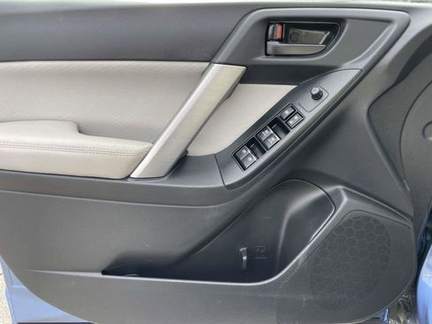 Used 2017 Subaru Forester 2.5i w/ Alloy Wheel Package image 12