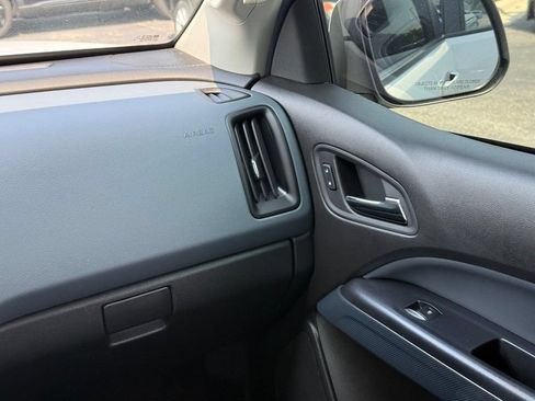 Used 2017 Chevrolet Colorado Z71 AWD/4WD image 12