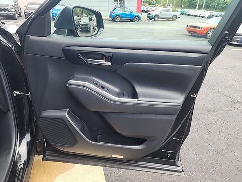 Used 2023 Toyota Highlander L image 14