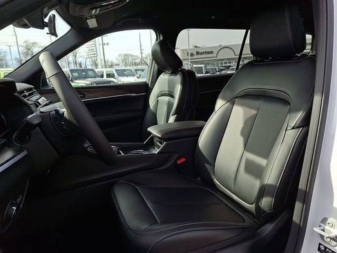 New 2025 Jeep Grand Cherokee L Limited image 9