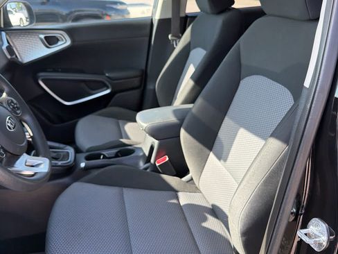 Used 2021 Kia Soul LX FWD image 10