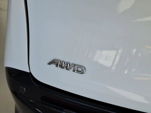 Used 2022 Toyota Sienna XSE image 19