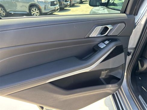 Used 2023 BMW X7 xDrive40i w/ M Sport Package image 11