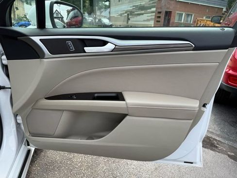 Used 2020 Ford Fusion SEL FWD image 21