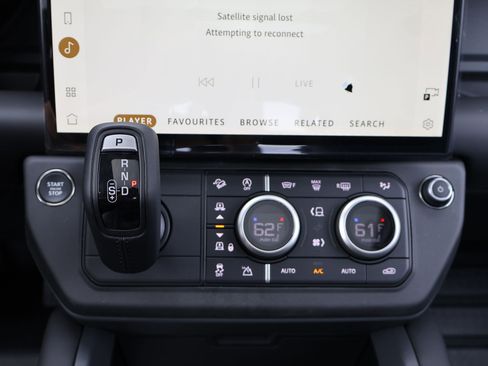 New 2026 Land Rover Defender 110 X-Dynamic SE AWD/4WD image 16