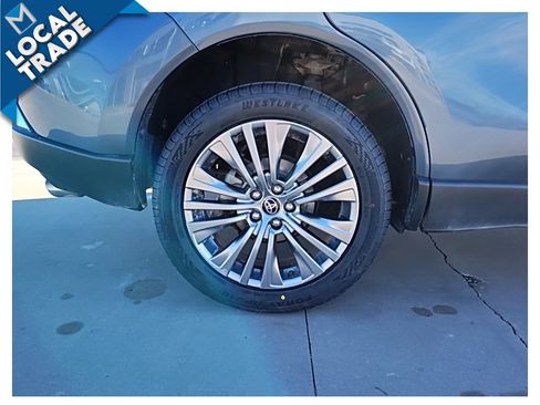 Used 2021 Toyota Venza Limited image 15