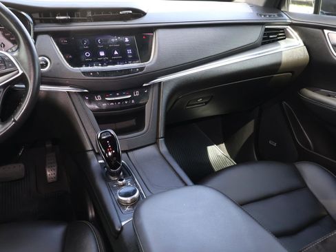 Used 2022 Cadillac XT5 Luxury image 16