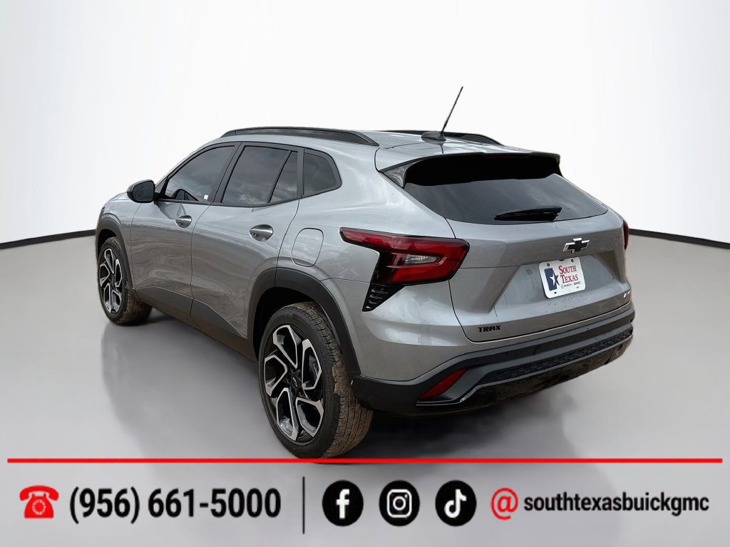 Used 2025 Chevrolet Trax RS w/ Sunroof Package FWD image 6