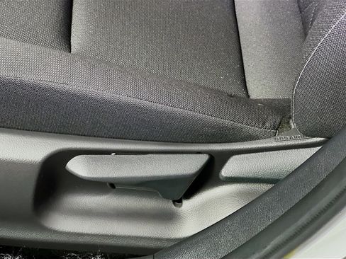 Used 2025 Toyota Corolla LE w/ Convenience Package image 15