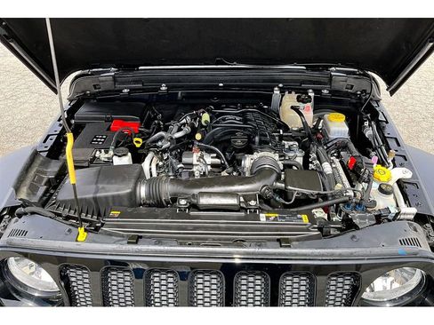 Used 2023 Jeep Wrangler Unlimited Sport AWD/4WD image 12