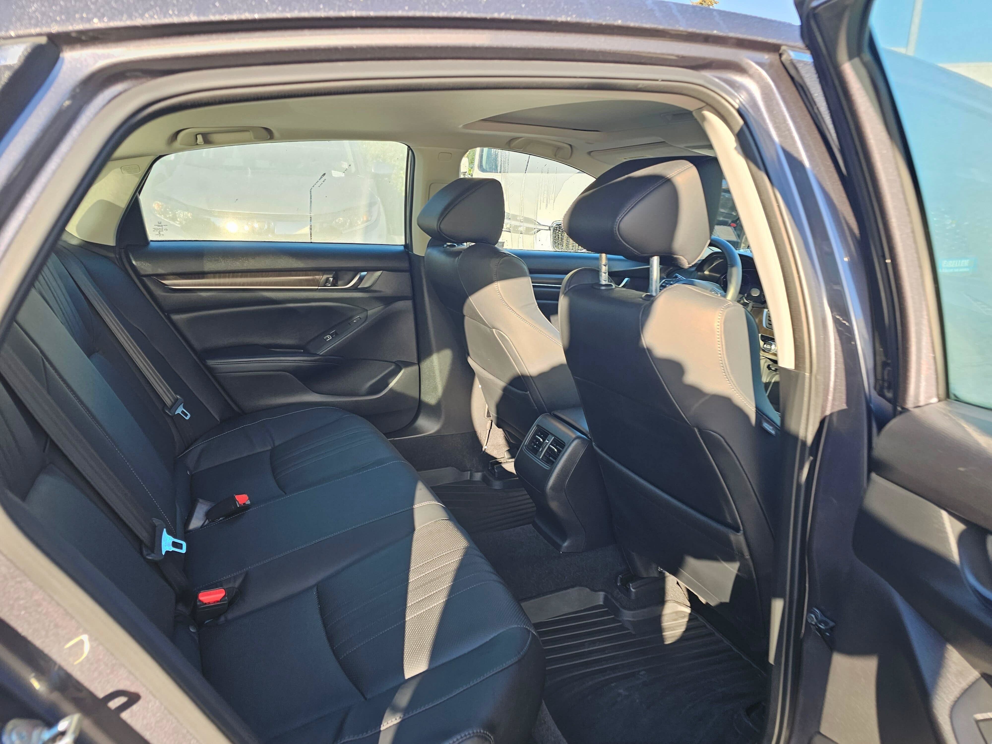 Used 2018 Honda Accord Touring image 14