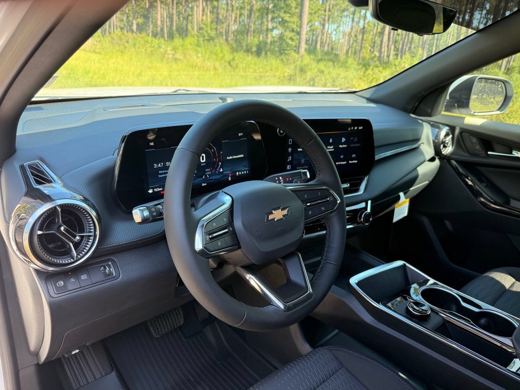 New 2027 Chevrolet Equinox LT w/ Safety and Technology Package FWD image 13