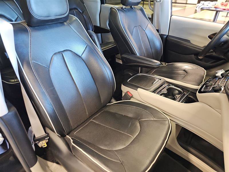 Used 2022 Chrysler Pacifica Limited FWD image 10