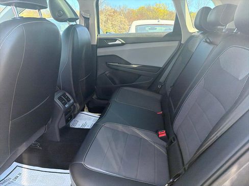 Used 2023 Volkswagen Taos SE w/ Panoramic Sunroof Package AWD/4WD image 21