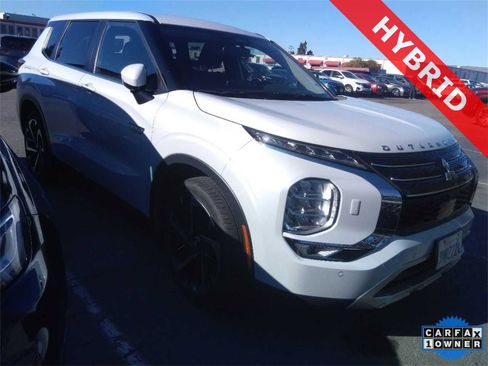 Used 2024 Mitsubishi Outlander SE image 1
