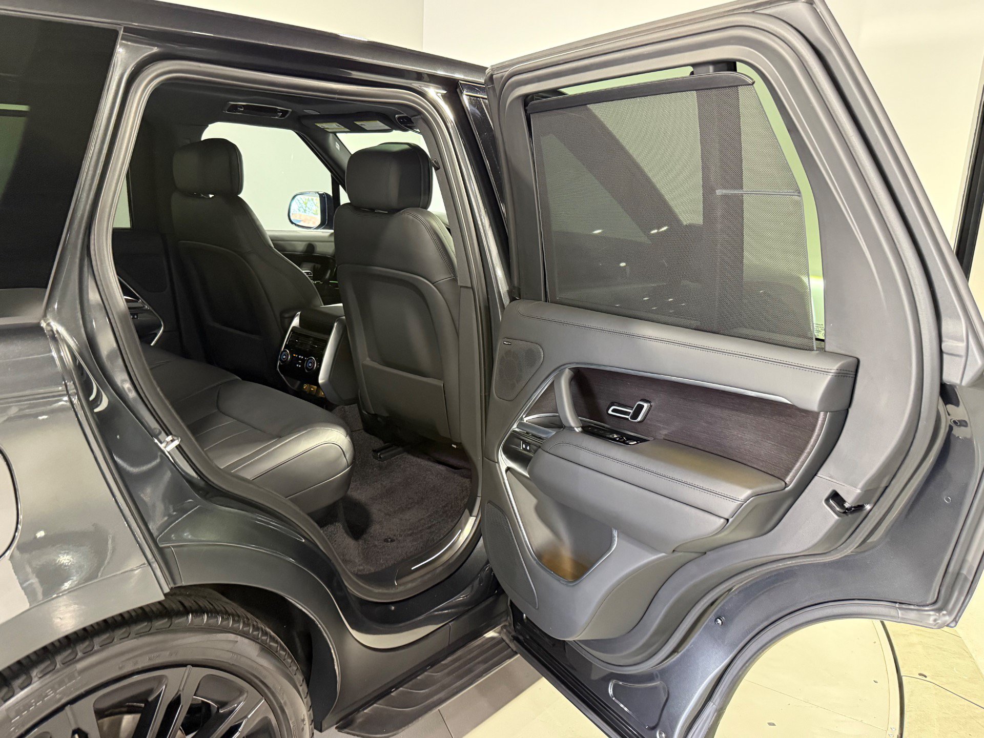 Used 2024 Land Rover Range Rover SE AWD/4WD image 51