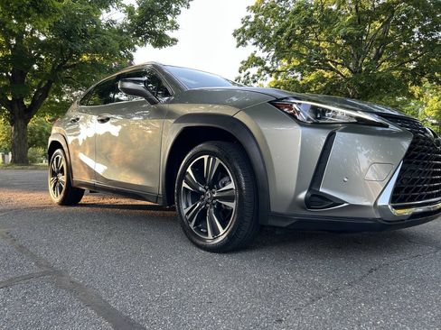 Used 2019 Lexus UX 200 w/ Premium Package FWD image 5