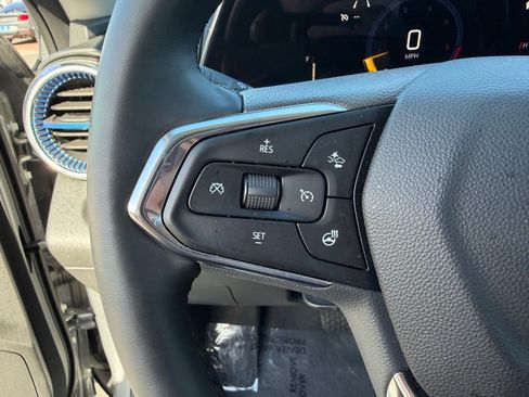 Used 2025 Chevrolet Trax LT w/ LT Convenience Package image 23