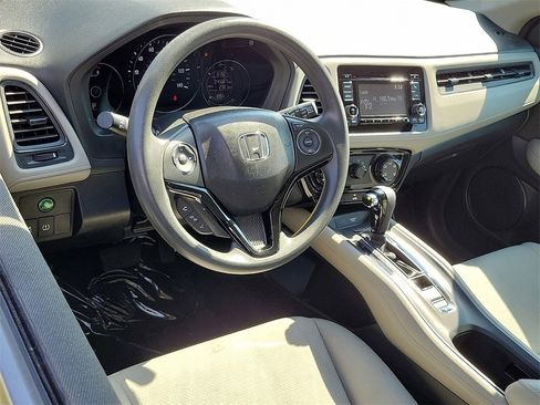 Used 2019 Honda HR-V LX image 2