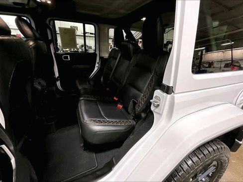 Used 2022 Jeep Wrangler Unlimited Sahara image 19