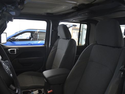 New 2025 Jeep Gladiator Sport image 30