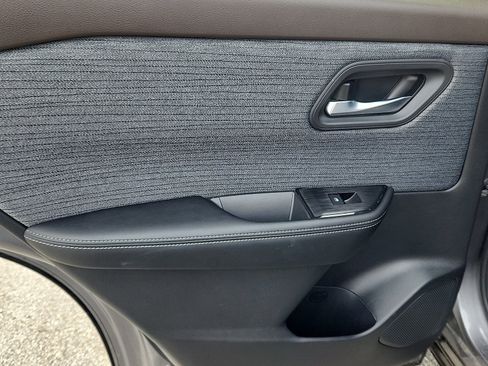 Used 2023 Nissan Rogue SV AWD/4WD image 27