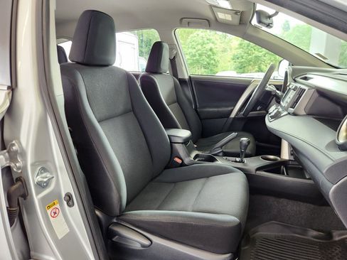 Used 2015 Toyota RAV4 LE AWD/4WD image 10