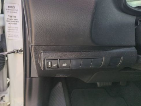Used 2021 Toyota Corolla LE image 13