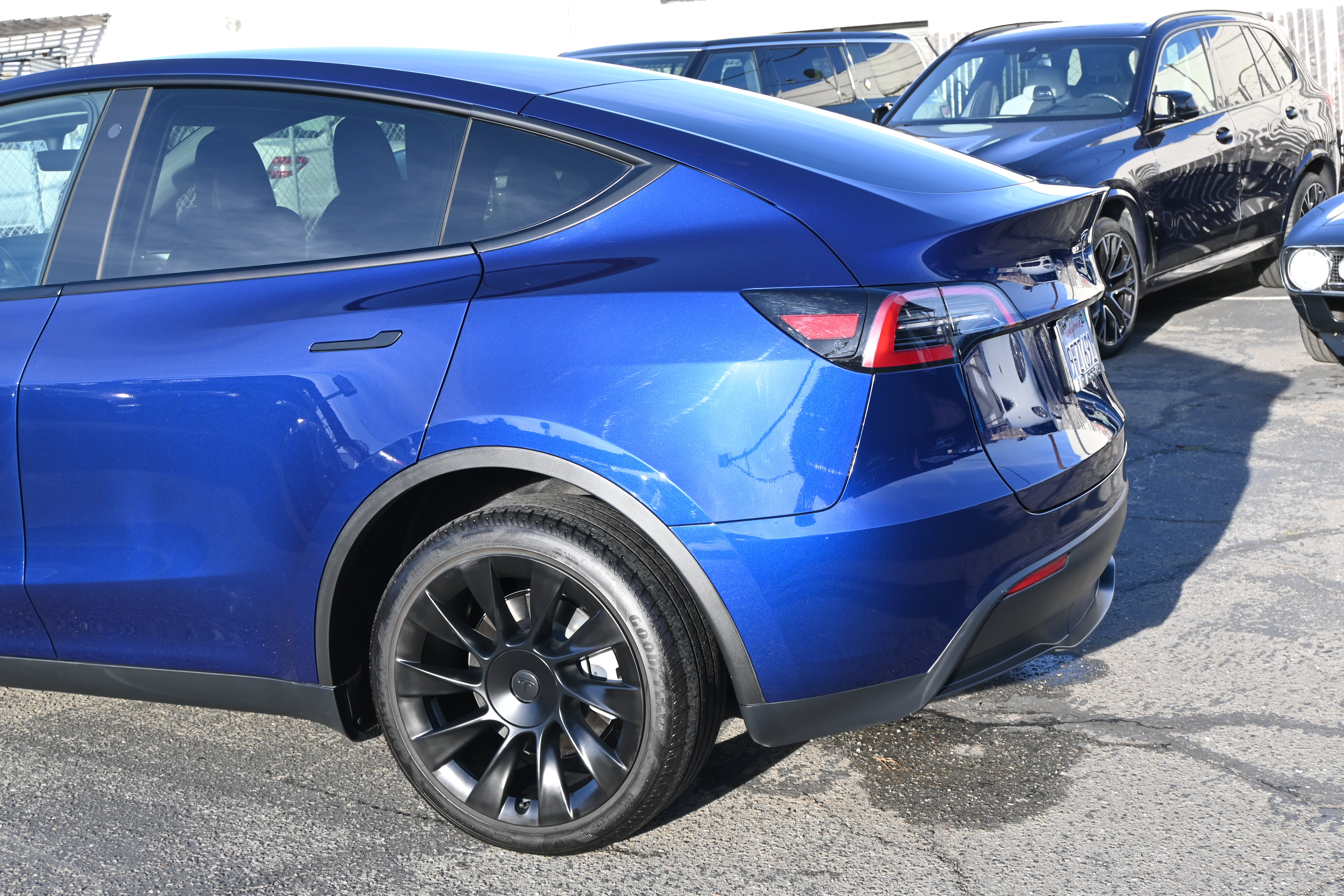 Used 2023 Tesla Model Y Long Range AWD/4WD image 4