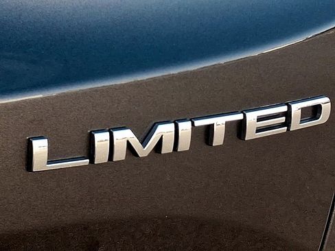 Used 2021 Jeep Renegade Limited image 32