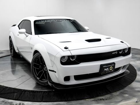 Used 2018 Dodge Challenger SRT Hellcat RWD image 29