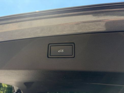 Used 2026 Volkswagen Tiguan SE FWD image 19