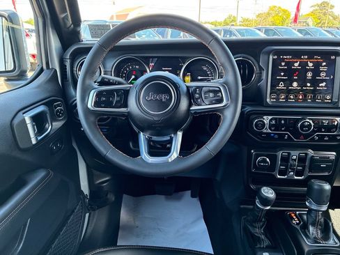 Used 2023 Jeep Wrangler Unlimited Sahara AWD/4WD image 22
